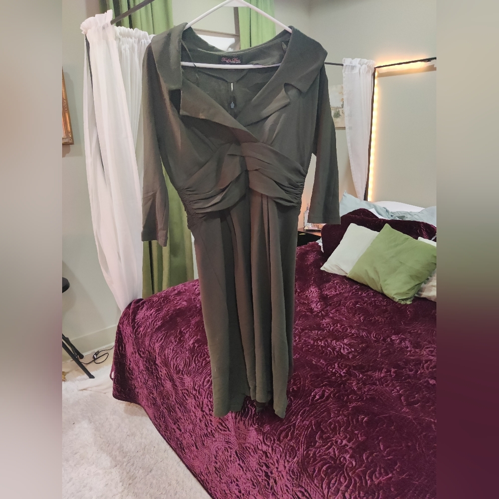 Trashy Diva Mansfield dress, size 12 in olive
